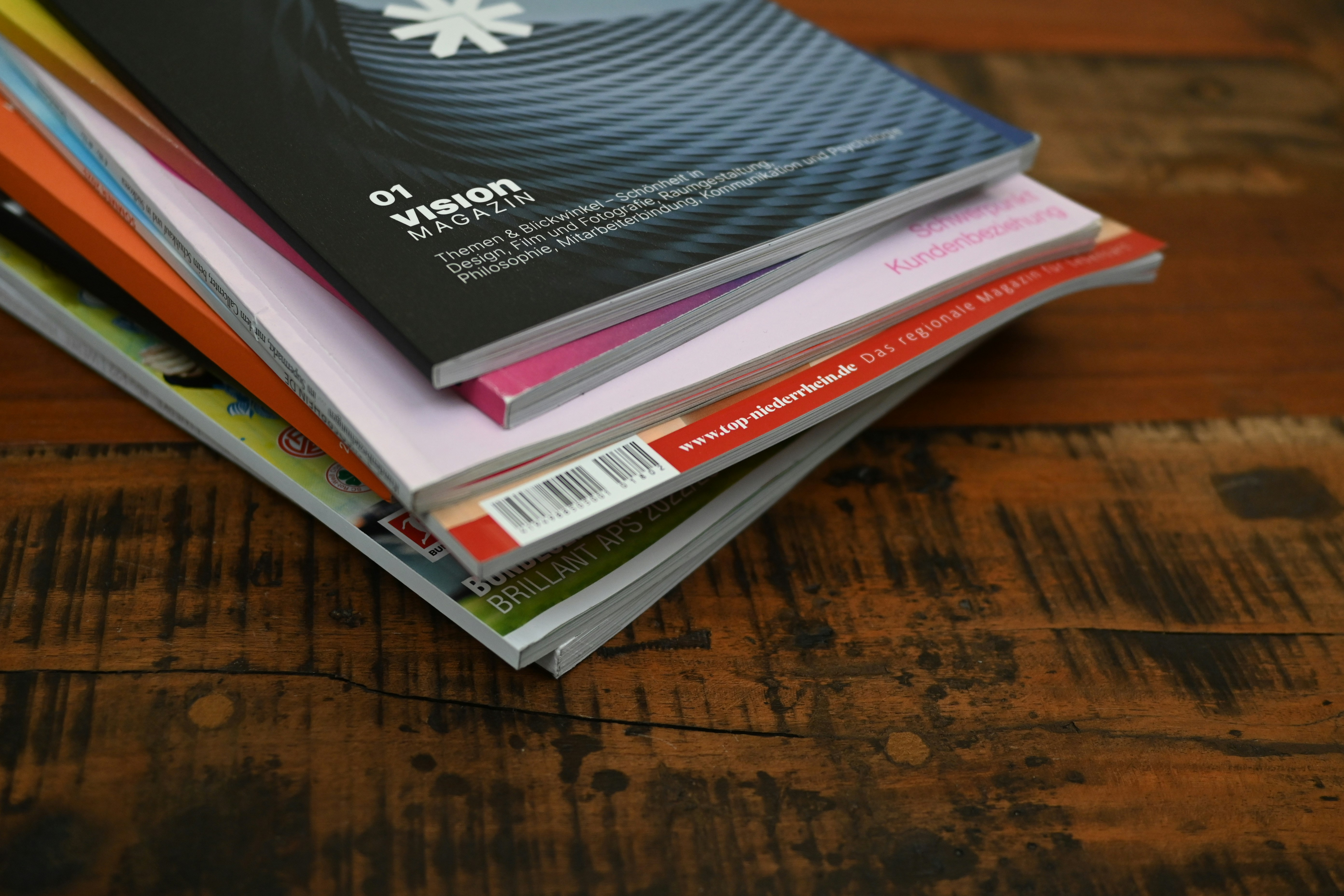 Saddle stitch vs perfect binding: choosing the right bind for your book or catalogue
